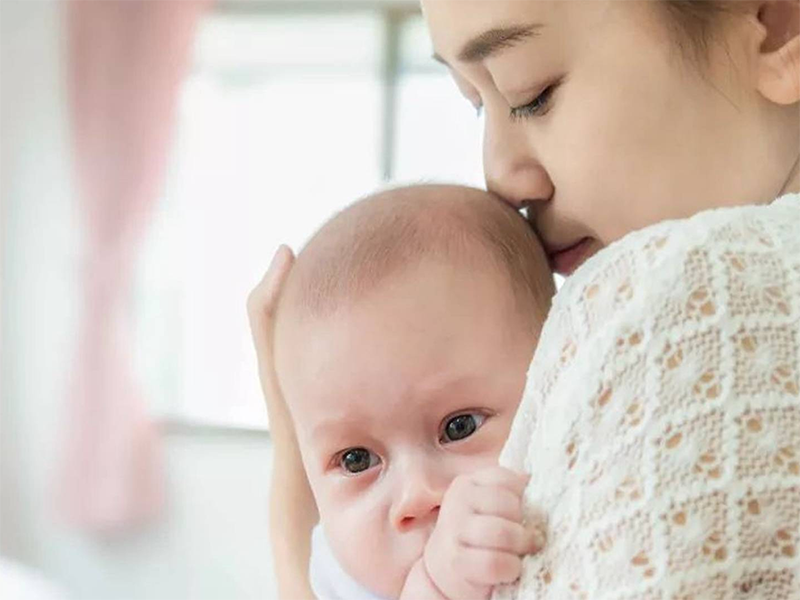 衬衫|宝宝平时都是由奶奶带的，不和妈妈亲，怎么办？