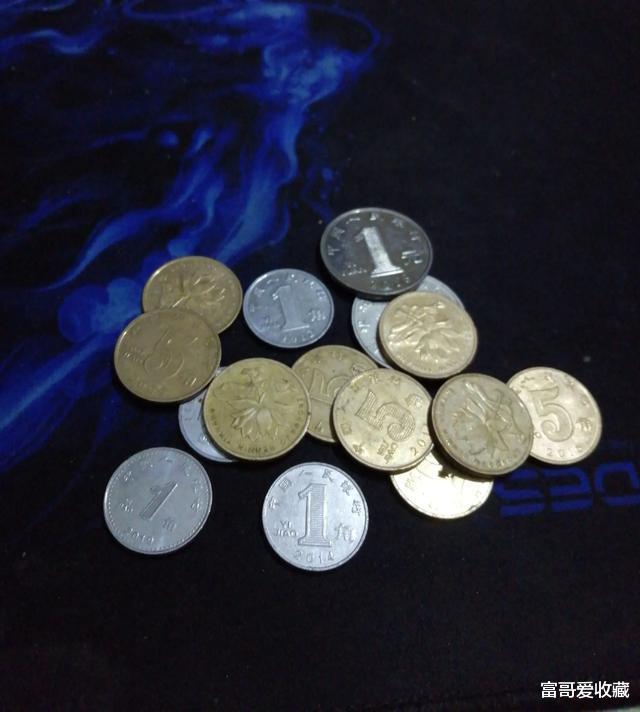 荷花|荷花五角硬币为什么有两种版式呢？