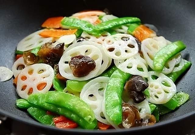 面膜 女子一直不吃肉,半年后突然变成这样