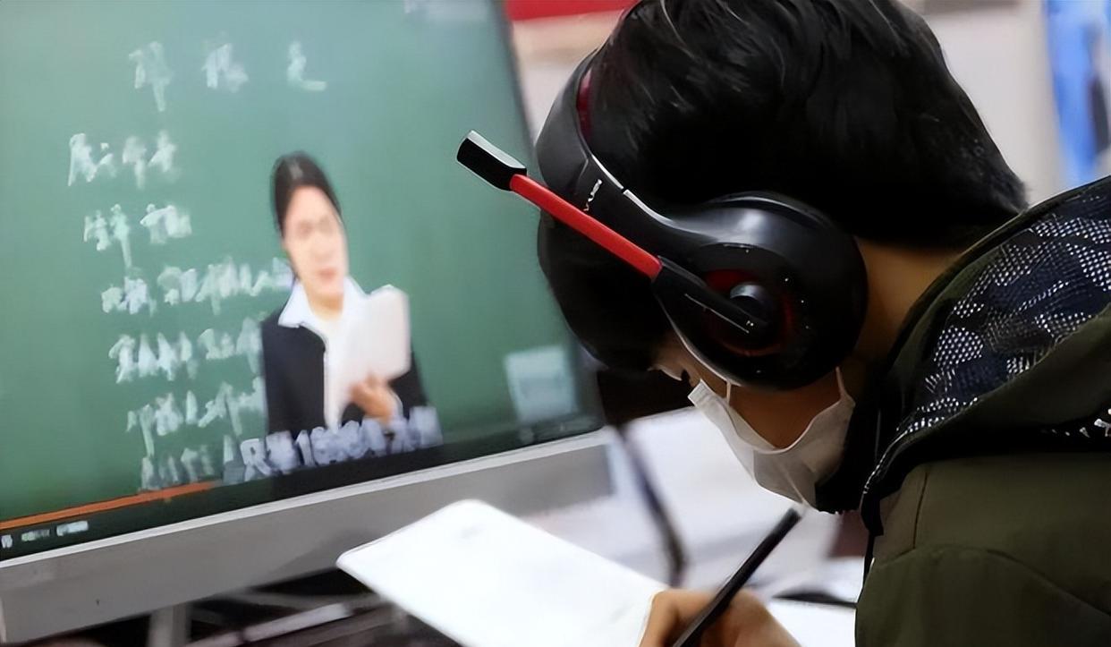 大学生|大学生集体破大防了?大公司HR表示:上网课的毕业生我们不招