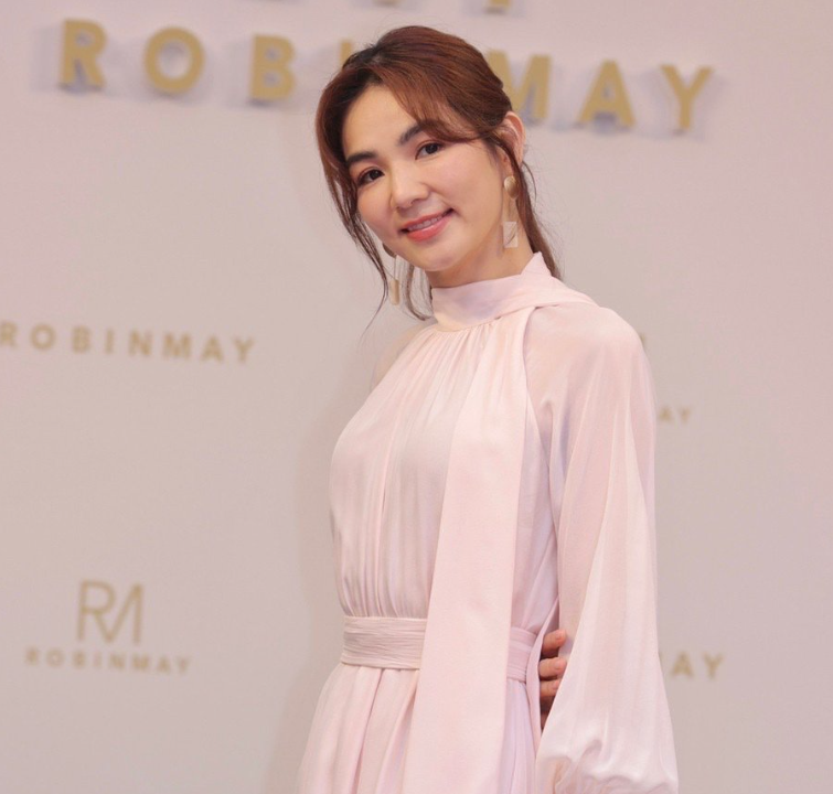 ella|Ella首发声回应节目组48人确诊,公开露面称压力大,已备好退烧药