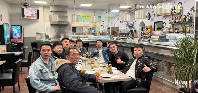 戴维·阿拉巴|退赛和迟到：球员们的准备不足使直布罗陀公开赛成为了一场闹剧