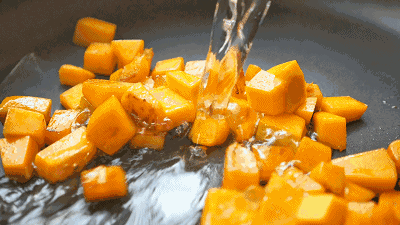 才发现,南瓜原来要这样挑,菜摊大姐偷偷告诉我,看完赚大了