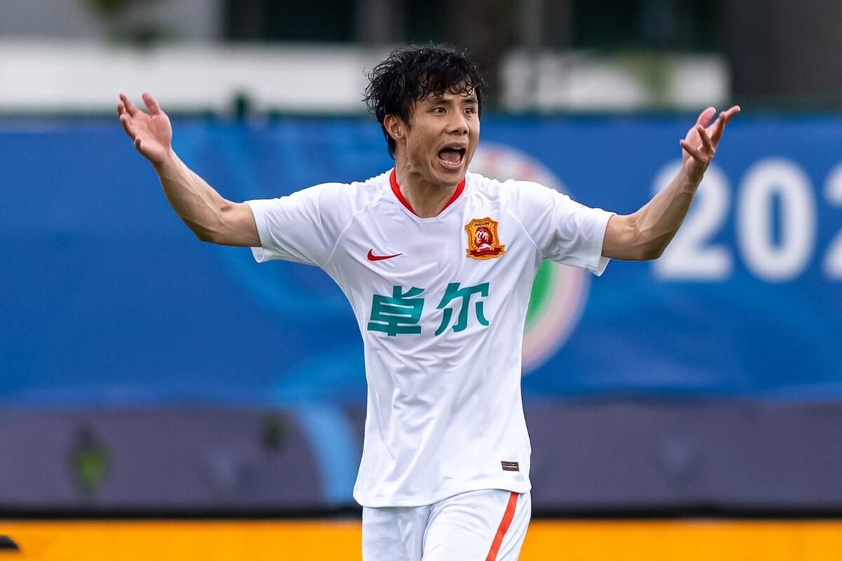 |中超4消息：张OK加盟中乙队，蒿俊闵不会退役，巴里奥斯谈恒大