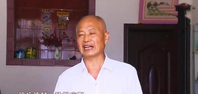 92岁老人独居危房无人赡养,6个儿子个个住楼房,老二:这是报应