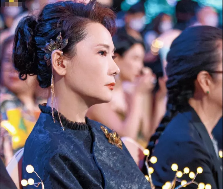 何赛飞|59岁的何赛飞，在公婆的催生下改写了她的结局，人生圆满终无遗憾