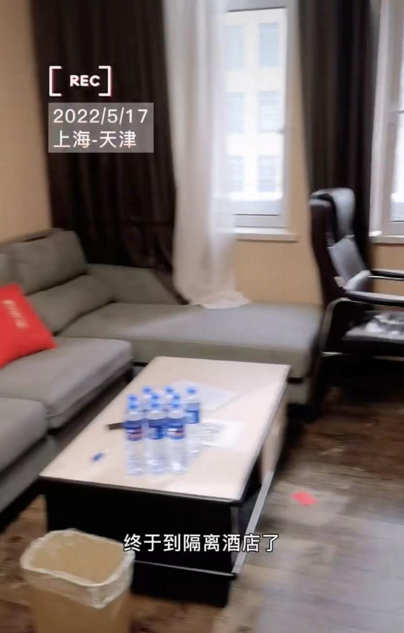 罗中旭|歌手罗中旭离开上海至天津！穿防护服汗流浃背，晒全过程耗10小时