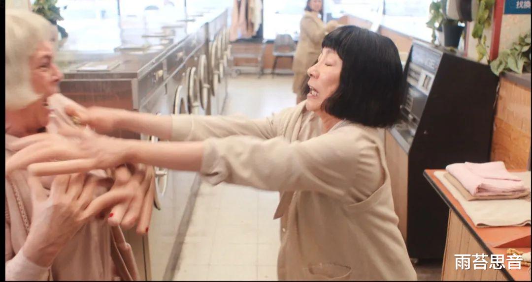 瞬息全宇宙|我们是荒原上互逐的圆石-《瞬息全宇宙》影评