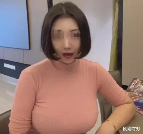 8岁男孩持刀砍医护,扒出生母是贵气“名媛”,怪不得儿子这样