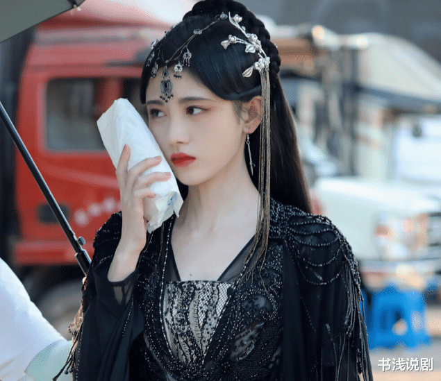 东华|《花戎》原著: 女主爱而不得，纠缠男主三生，翻版“东华凤九”？