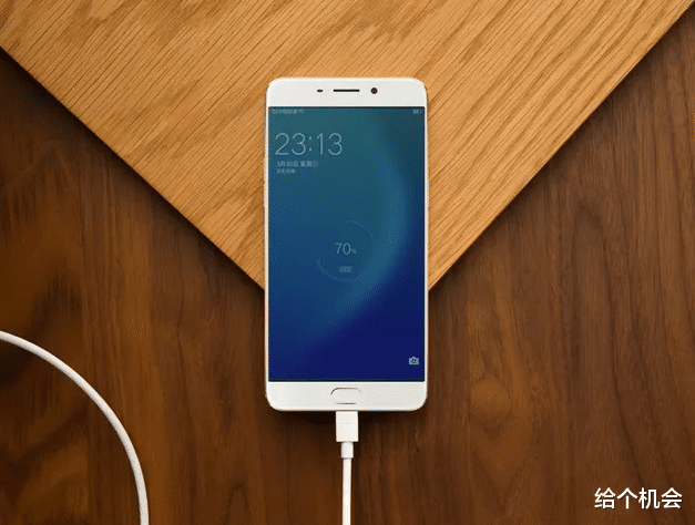 电池|想要手机长续航，是电池容量重要，还是快充重要？看完就明白了