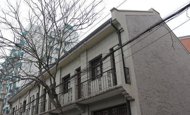 妻子到处“沾花惹草”,丈夫一怒之下拿出胶水:将其“封印”
