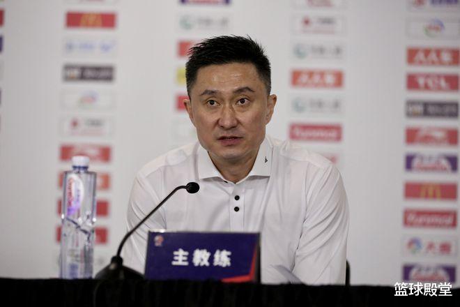 汤杰|粤宁赛后!杜锋狂批汤杰,二飞提态度,李可否定全队,特罗特称赞