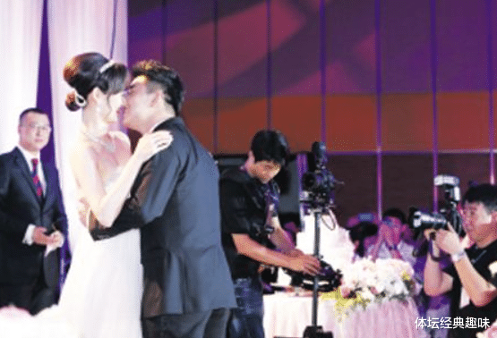王皓|乒乓冠军王皓：30岁娶美妻，32岁面临婚姻危机，他如何化解？