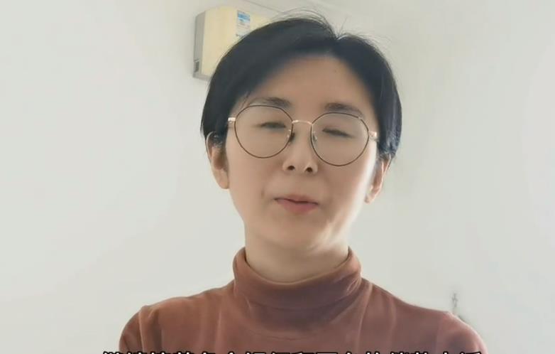 80后女子为实体店刷爆14张卡,最终后悔不已,她说:网贷是无底洞