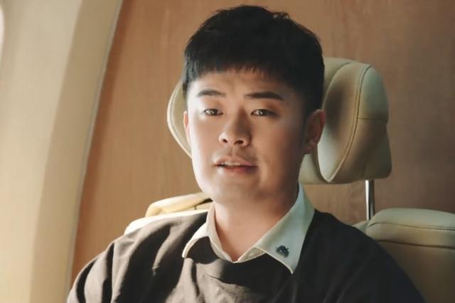 柳岩|柳岩新戏又变美了，剧中主动献吻胖男配，男方发福身材引争议