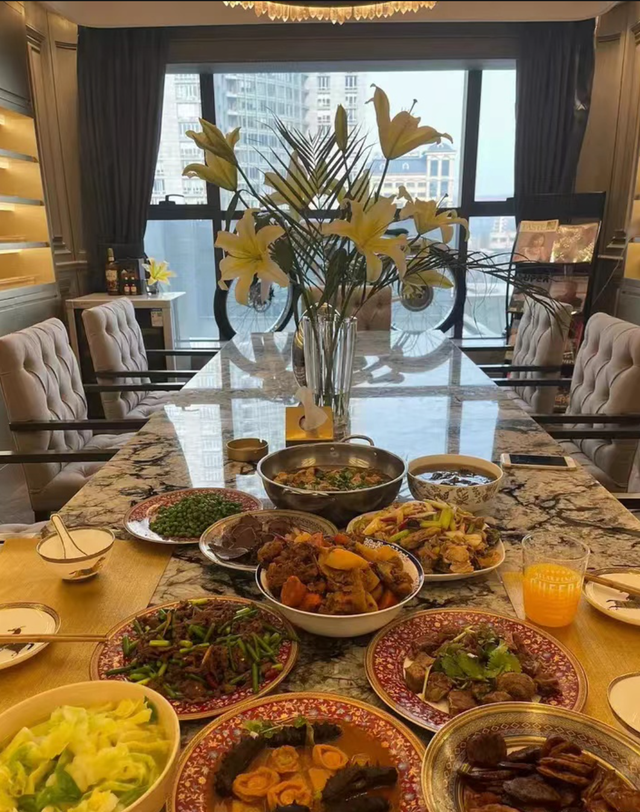 吉克隽逸 吉克隽逸带90副美甲上综艺