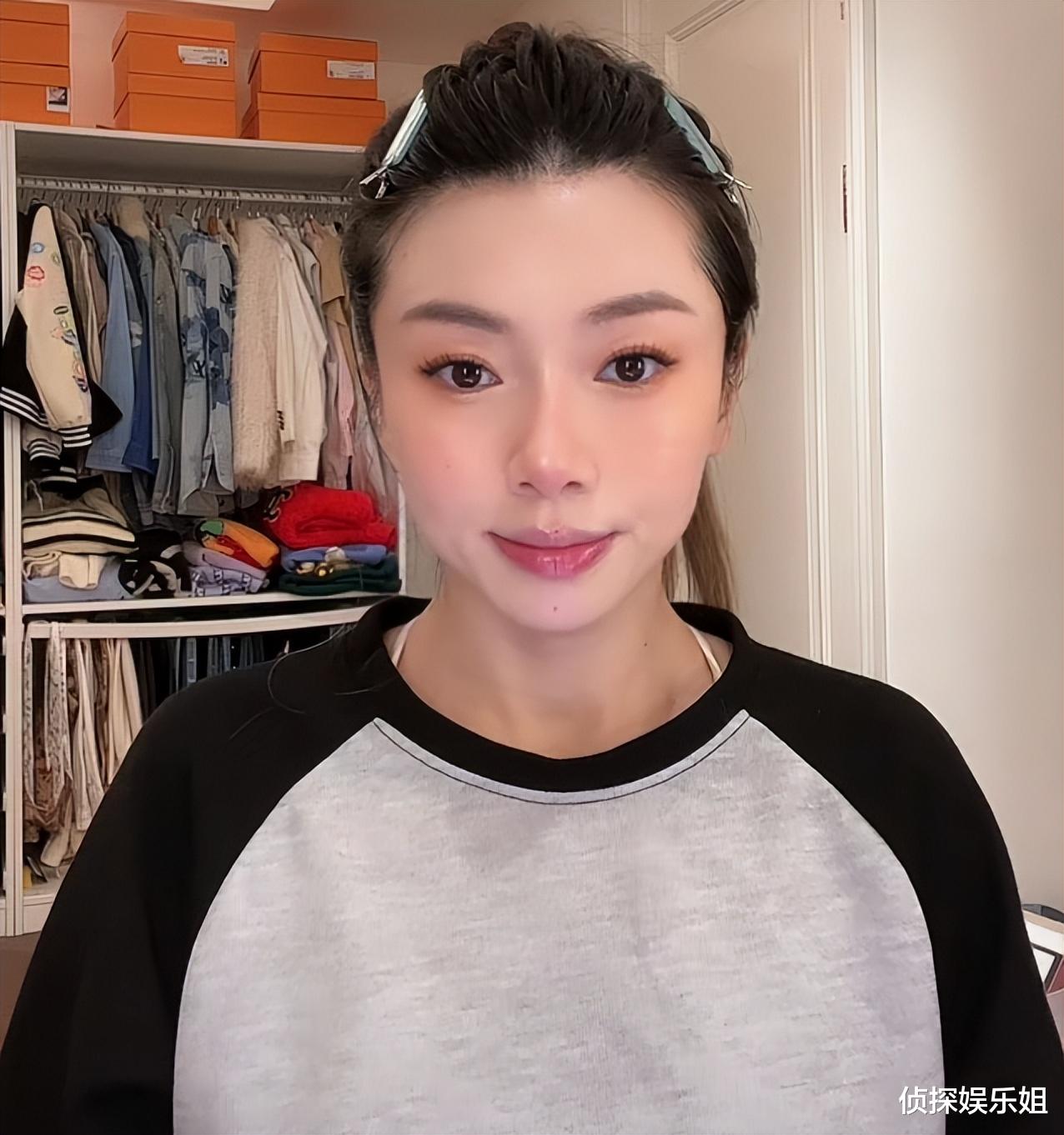 程晓玥|郑恺前任程晓玥新冠康复,挺孕肚直播超敬业,声音嘶哑惹人心疼