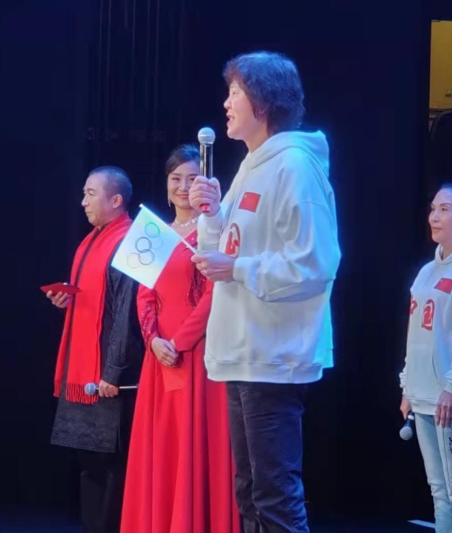 张常宁|一共13人！中国女排第一美女张常宁晒出全家宴，老公吴冠希很帅！