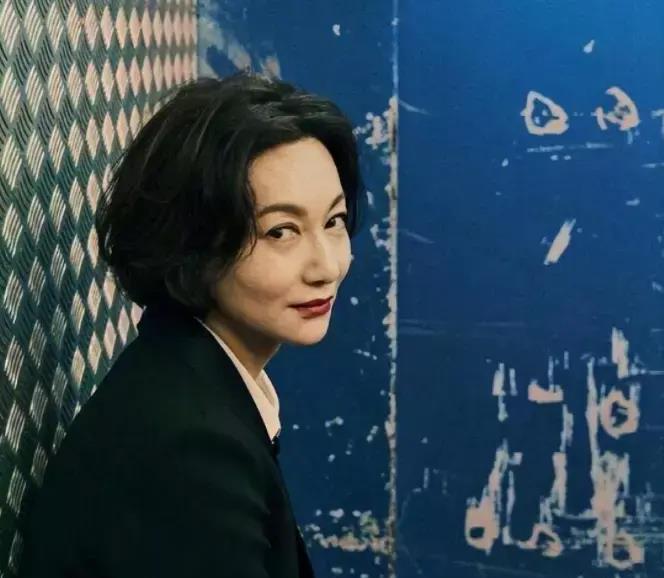 惠英红|惠英红晒照为许光汉庆生,合照中两人宛如姐弟,62岁风采不减当年