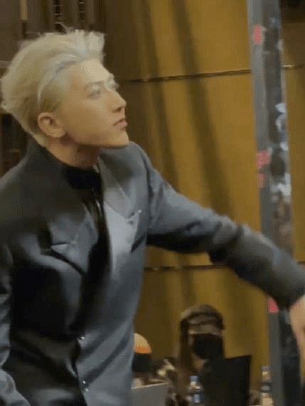 杨钰莹|凹陷、断层、尖得能“戳人”，这8位明星的下巴，一个比一个夸张