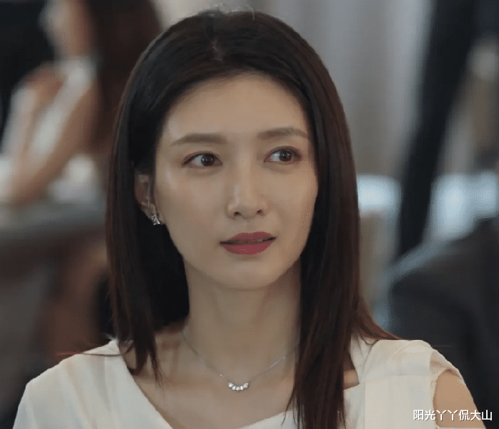 三十而已|三十而已:王漫妮无法认同小张主任的生活方式,是在故作清高吗?