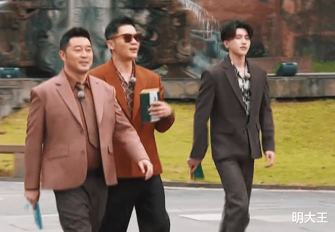 沙溢|《奔跑吧10》首播看点:沙溢的肚子、周深的个头、杨颖与小花们的对比