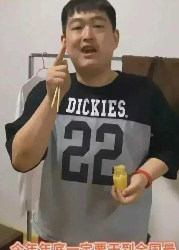 赵本山 赵本山儿子新店开业,师兄弟都不来捧场,当场发飙:我爹不好使了