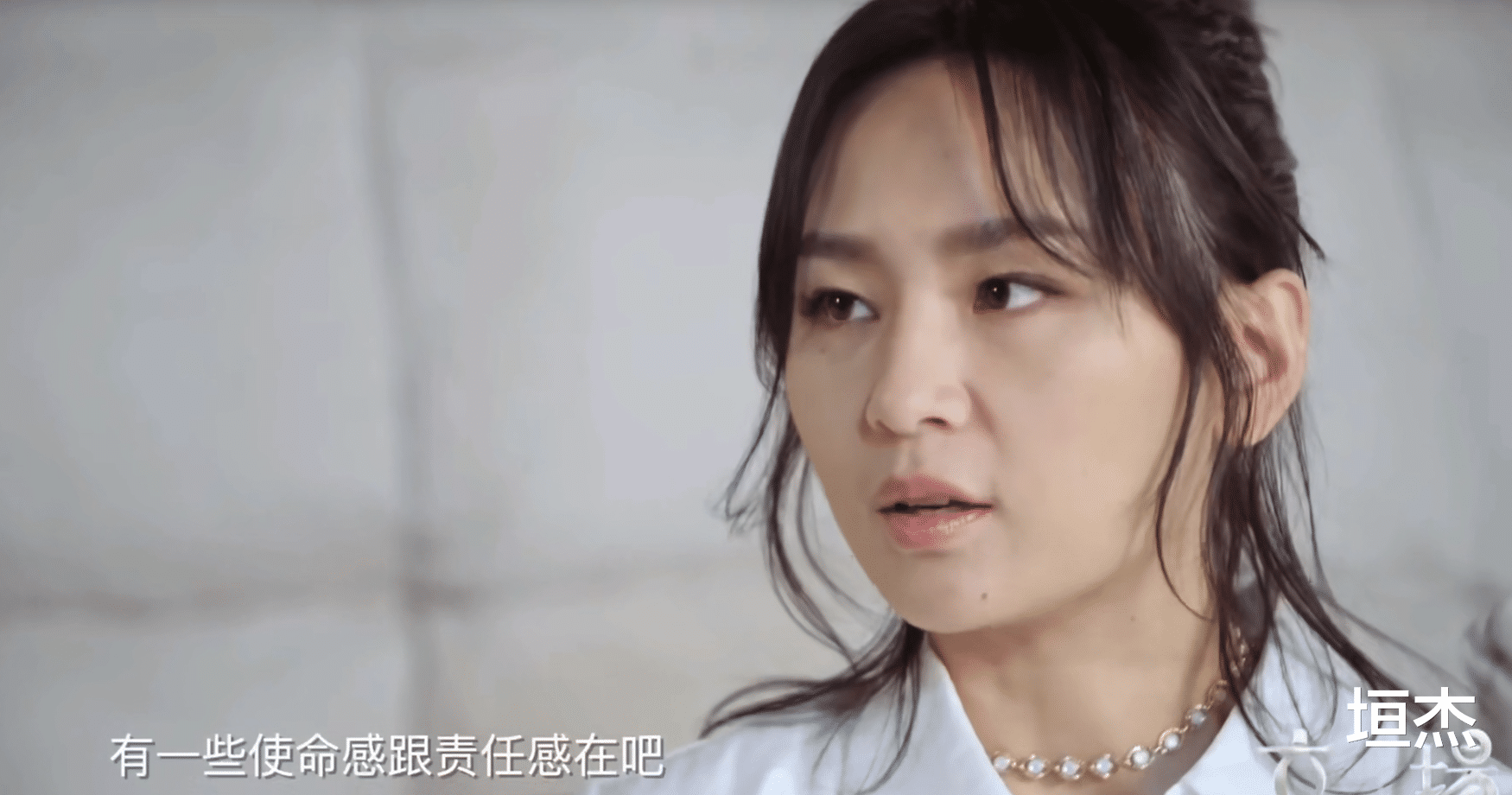 周笔畅|17年后再看周笔畅,从爆红到跌落低谷,她是如何翻身的?