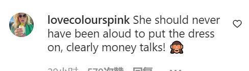 金·卡戴珊|梦露的礼服果然被卡戴珊撑坏了！布料扯坏、珠子脱落，网友：等着赔钱吧