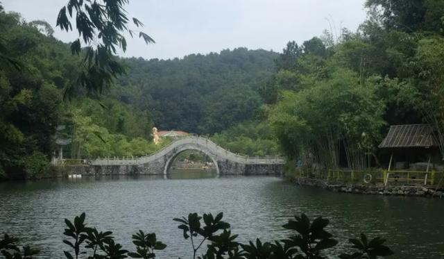 广东曾爆火的景区,号称肇庆聚宝盆,却因厕所被摘牌损失50万游客
