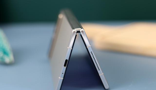 小米科技|8月折叠屏销量出炉，小米力压华为夺冠