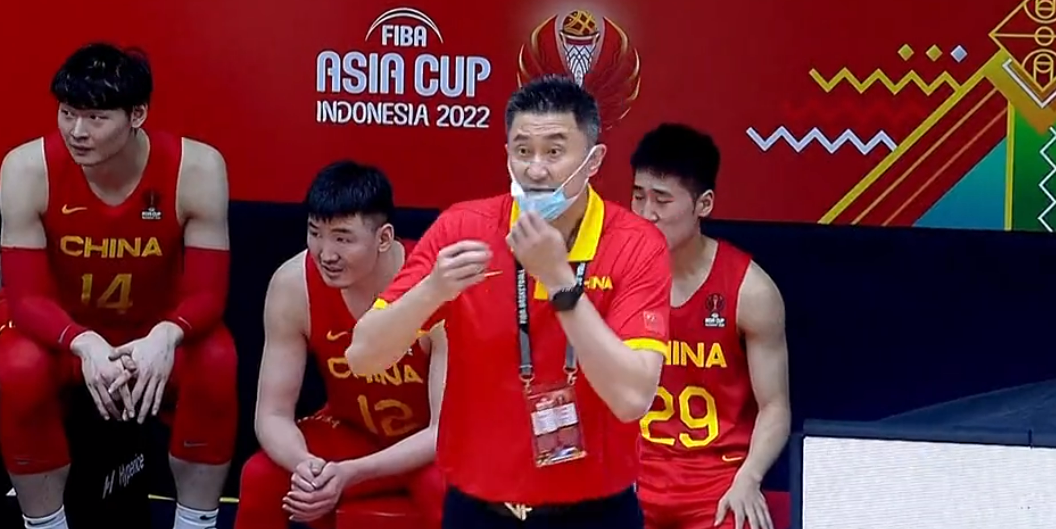 中国男篮|谁能想到，居然是一位老将和一位小将拯救了中国男篮？