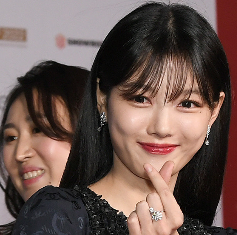 梁朝伟|韩国最重要的电影节红毯，有人出糗有人惊艳