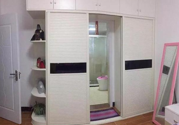 越来越多人在衣柜里装马桶,老师傅看了都说傻,还没入住就后悔!