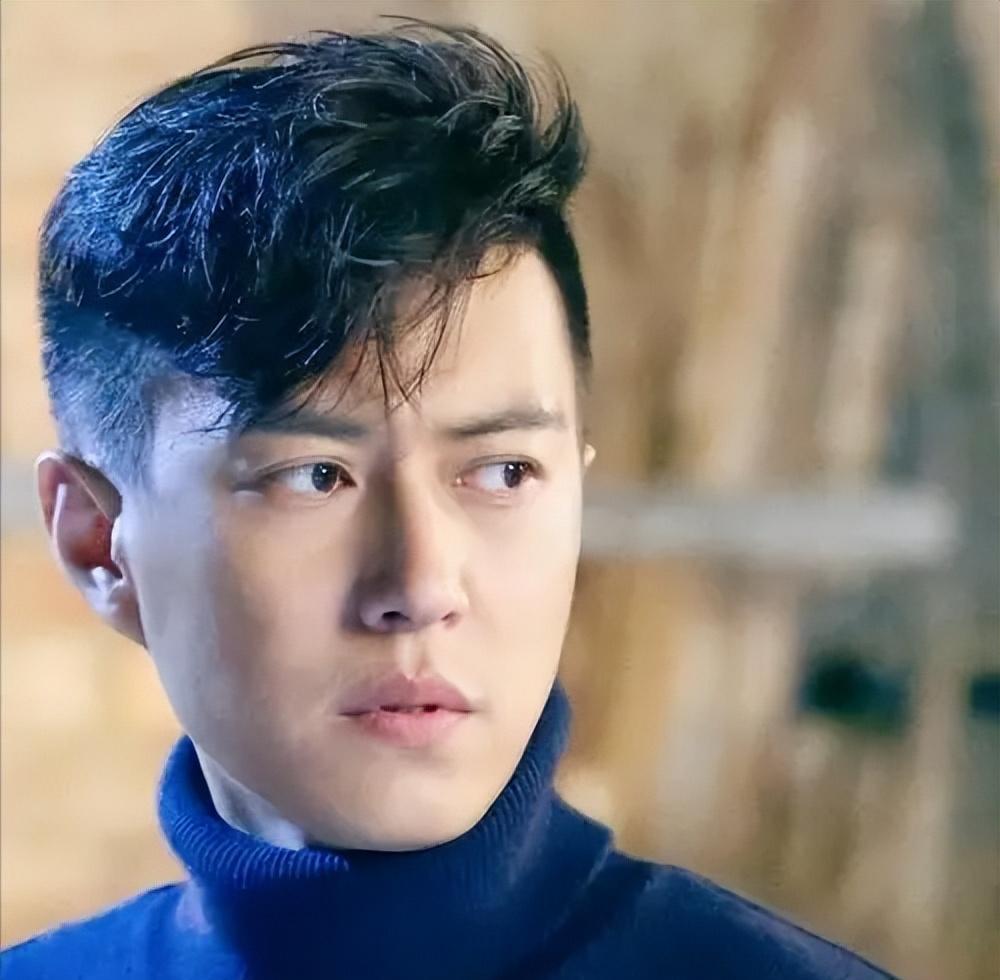 李佳|李佳：一婚错爱富商，二婚嫁给靳东，为爱放弃事业，44岁两子傍身