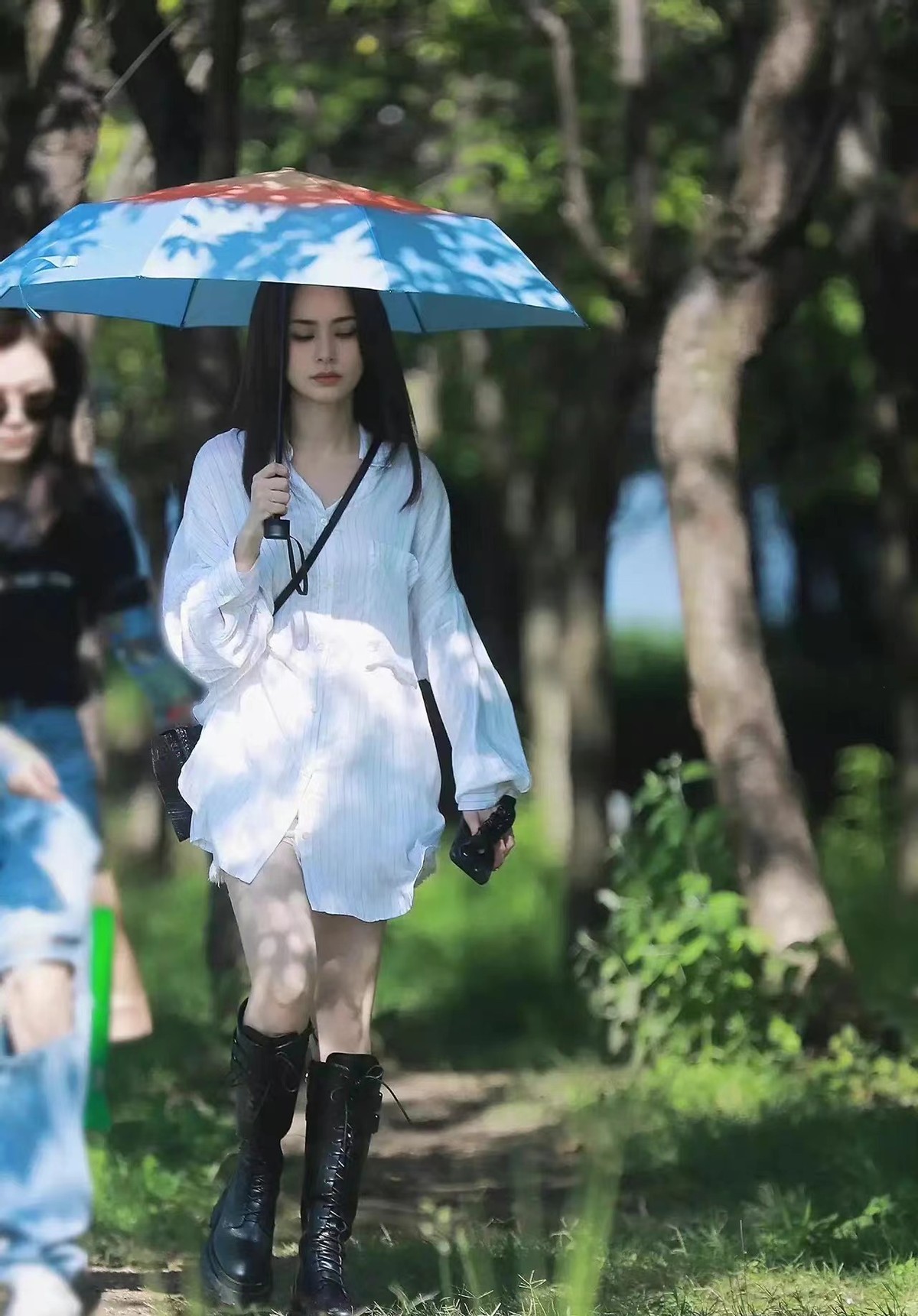 阿娇亮相再次封神！暴瘦20斤后变“校园女神”，穿白衬衣哪像41岁