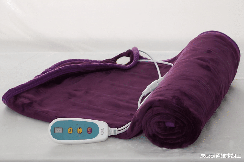 在冬季使用取暖“小神器”时,一定要注意使用安全哦。