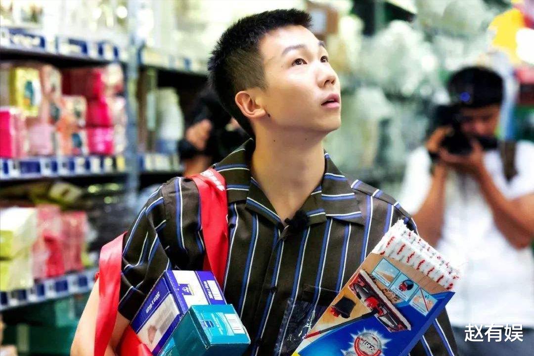 |又一男星承认已婚！手戴婚戒上节目，获圈内人集体祝福