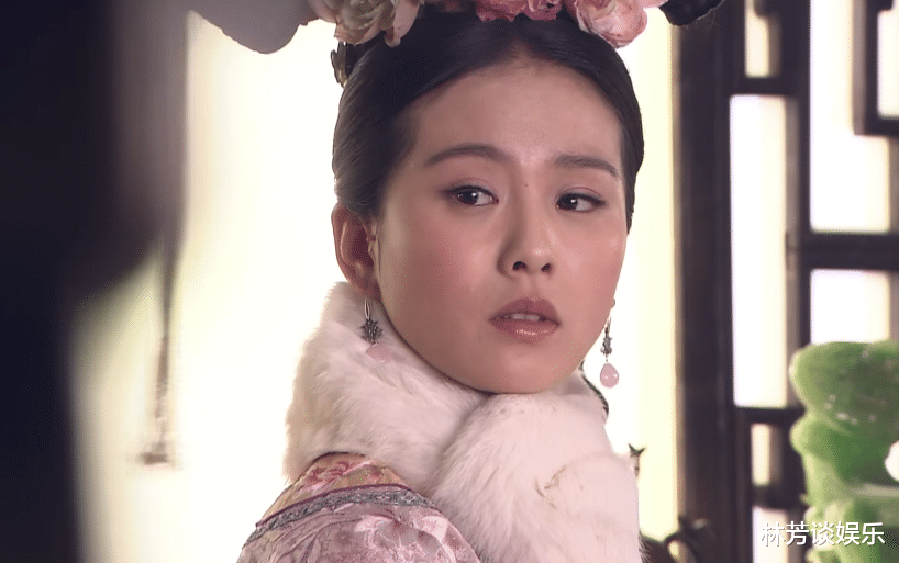 戚薇|别把磨皮当高级!看见戚薇脸上的“坑洼”,才明白真实的惊艳