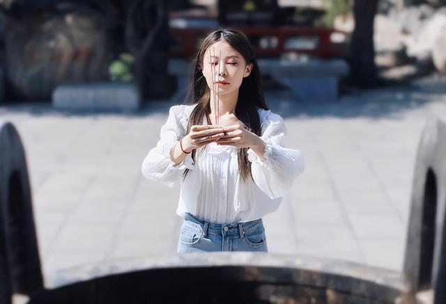 |泪目！许家妮妮晒父亲旧照，决心弥补所有遗憾，杜粉言论惹争议