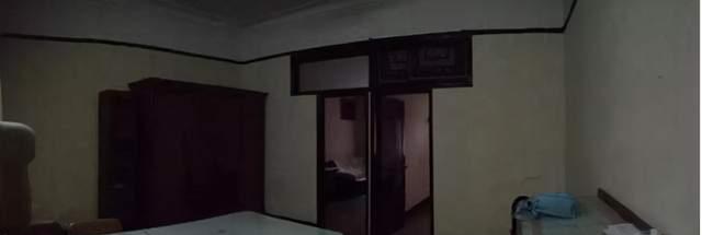 夫妻上海小区买下一整栋老楼,上下打通变豪宅,楼梯改造得很文艺