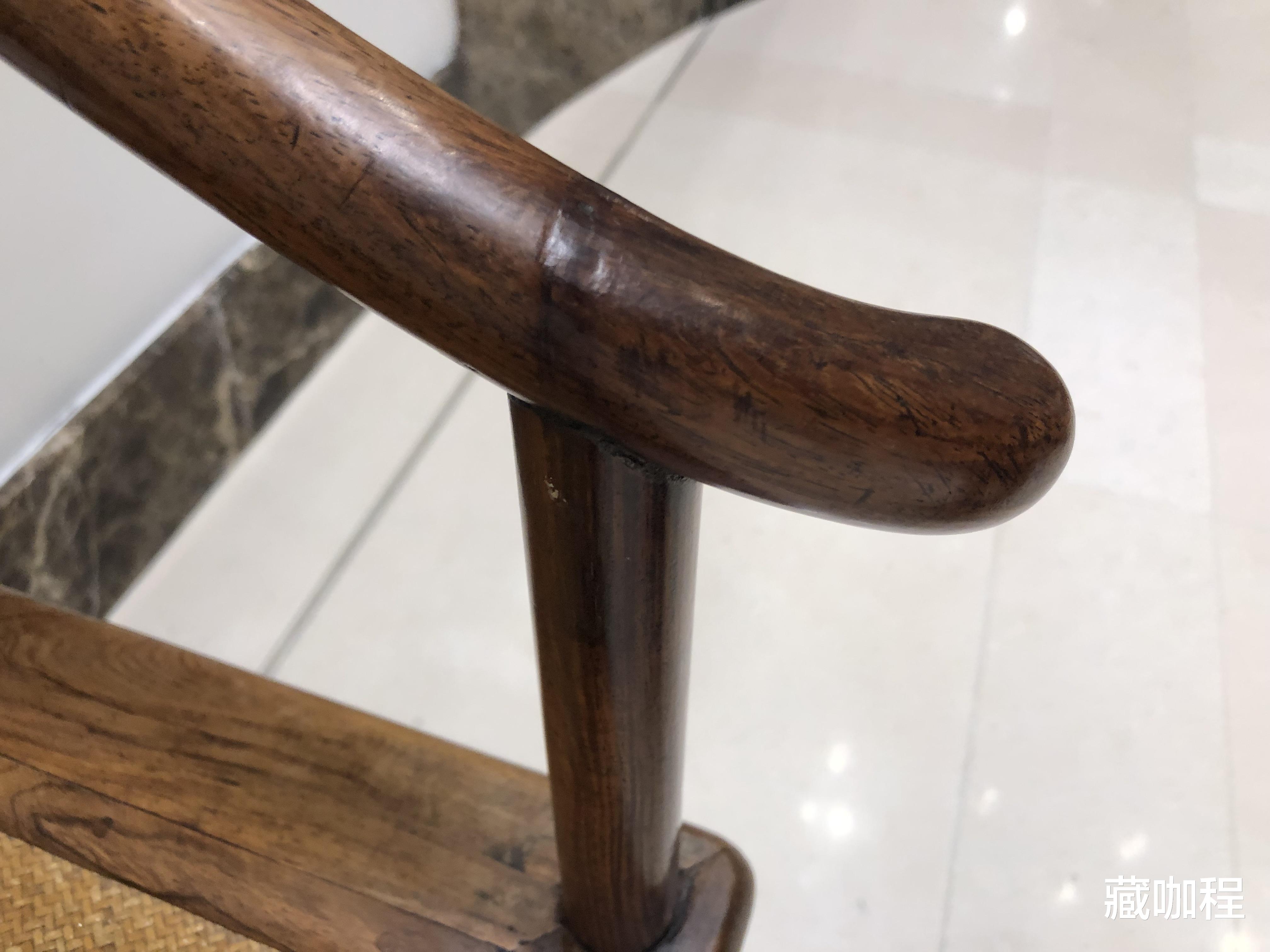 |座面架起、联帮棍省去,黄花梨如意纹圈椅通透空灵