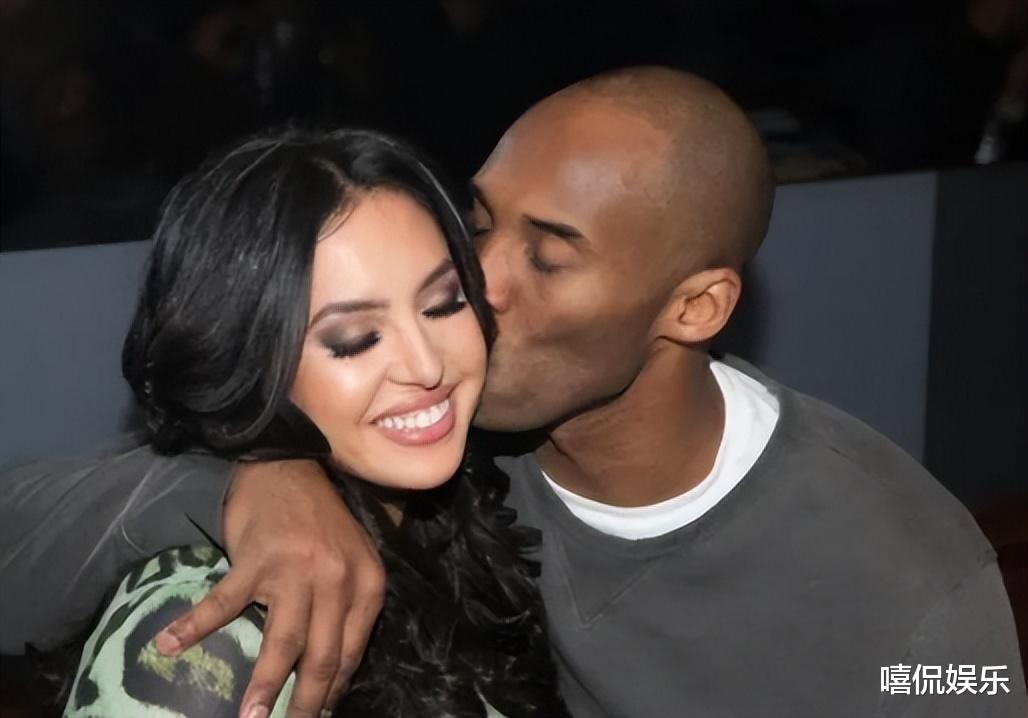 |瓦妮莎深夜现身，一袭黑色长裙身形优越，体重超200斤颜值仍在线