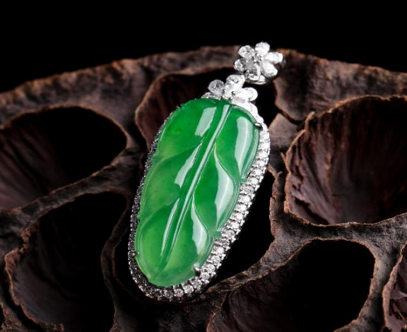 翡翠|这块翡翠长得像腹肌，你猜是什么？