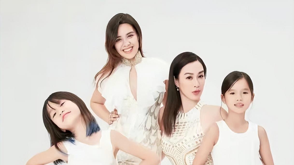 钟丽缇|52岁钟丽缇，疑似怀四胎！在医院，对老公下跪！