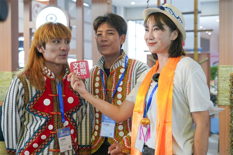 洪江|2022旅交会首日 超451万网友跟着直播云探馆