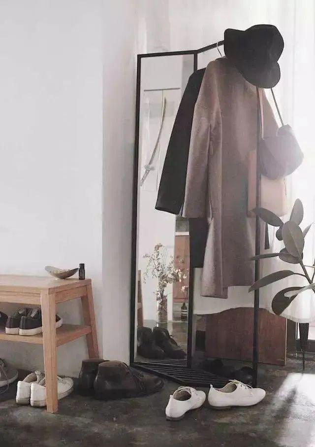 90后小夫妻任性装修，3室变1室，网友：摆明不想父母来家住！