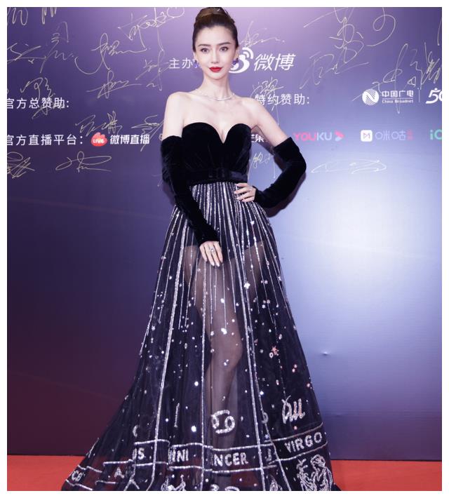 赵露思|红毯再度来袭，赵露思身披“床单”，杨颖致敬赫本，赵丽颖有心机