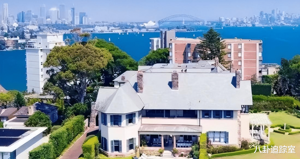 田震|56岁田震高调回澳洲生活,曝花500万移民,资产不菲过贵妇生活